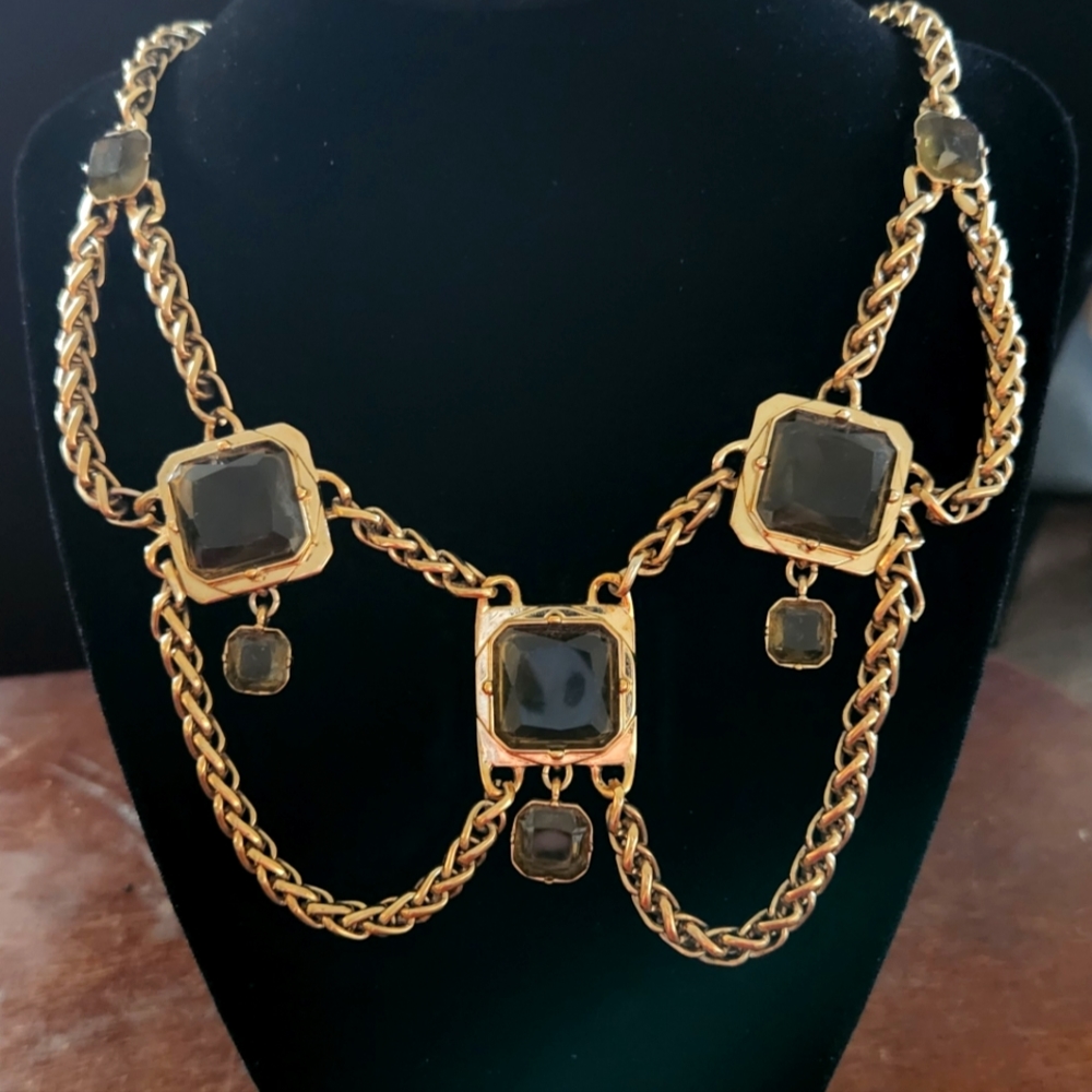 Ann Taylor gold grey jewel vintage style necklace.